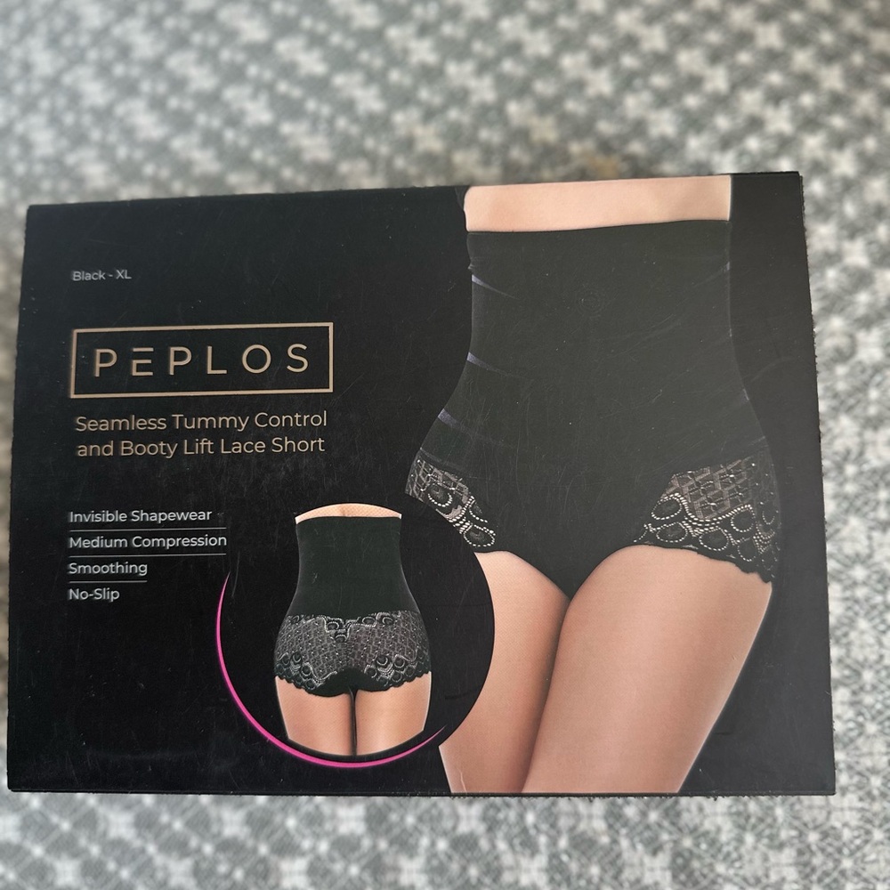 Peplos Black Lace Shapewear Shorts